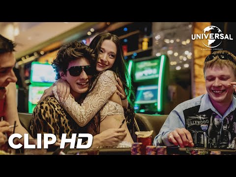 Clip en español - La pandilla de Ivan llega a Las Vegas