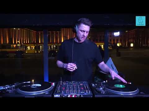 The Blue Oyster: EM ILL / 23.02 / 20 - 21