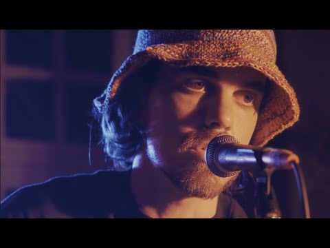 Dereco - "Expectativas" Live at Escola Normal