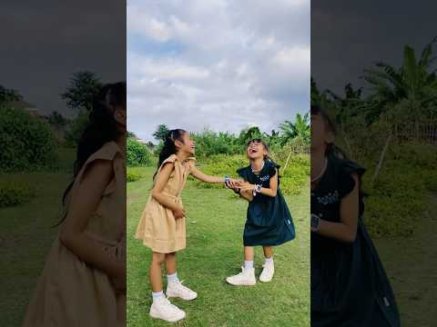 POV Ketika fotografer suruh ketawa biar foto nya terlihat natural Hehe🤭🤣. #alunadanamanda #shorts