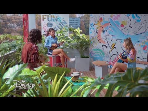 Bia 2 | Bia, Chiara e Celeste cantam "Voy" (Capítulo 14)