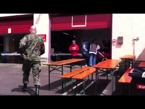 Hé Majesteit! Ga's bier halen!