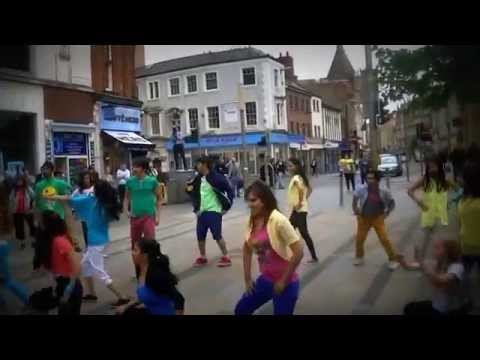 download lagu mp3 mp4 Bollywood Looks Leicester, download lagu Bollywood Looks Leicester gratis, unduh video klip Bollywood Looks Leicester