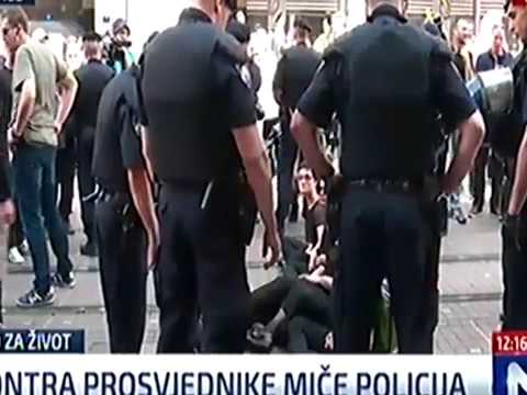 Kontraprosvjednike miče policija