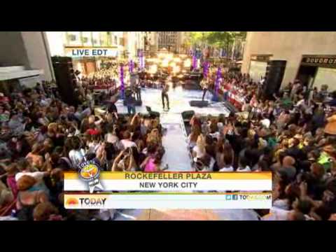 Maroon 5 : Never Gonna Leave This Bed - The Today Show  08/05/2011