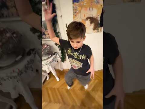 ILIASWELT- Liebe Grüße von Thamos 😂❤️ #iliaswelt #dance #youtubeshorts