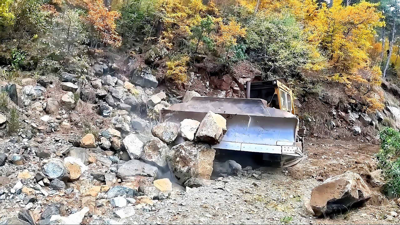 Caterpillar Dozer ROCK REMOVAL-THE NEW WAY-PART1 Bulldozer NEW ROAD CONSTRUCTION and ROCK REMOVAL-