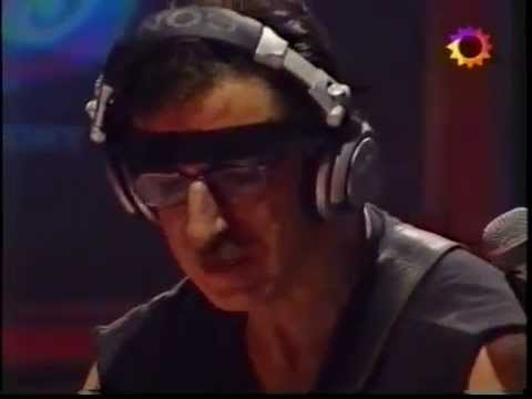 Charly Garcia - Cerca de la revolucion (Luna Park 2003)