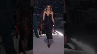 Download lagu Abbey Lee Walks Versace Fw23 Fashion Show #versace #fw23 #shorts mp3