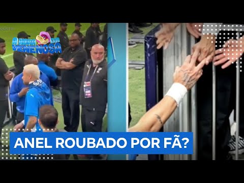 Neymar desmente boato de que teve anel roubado por torcedor após aperto de mão
