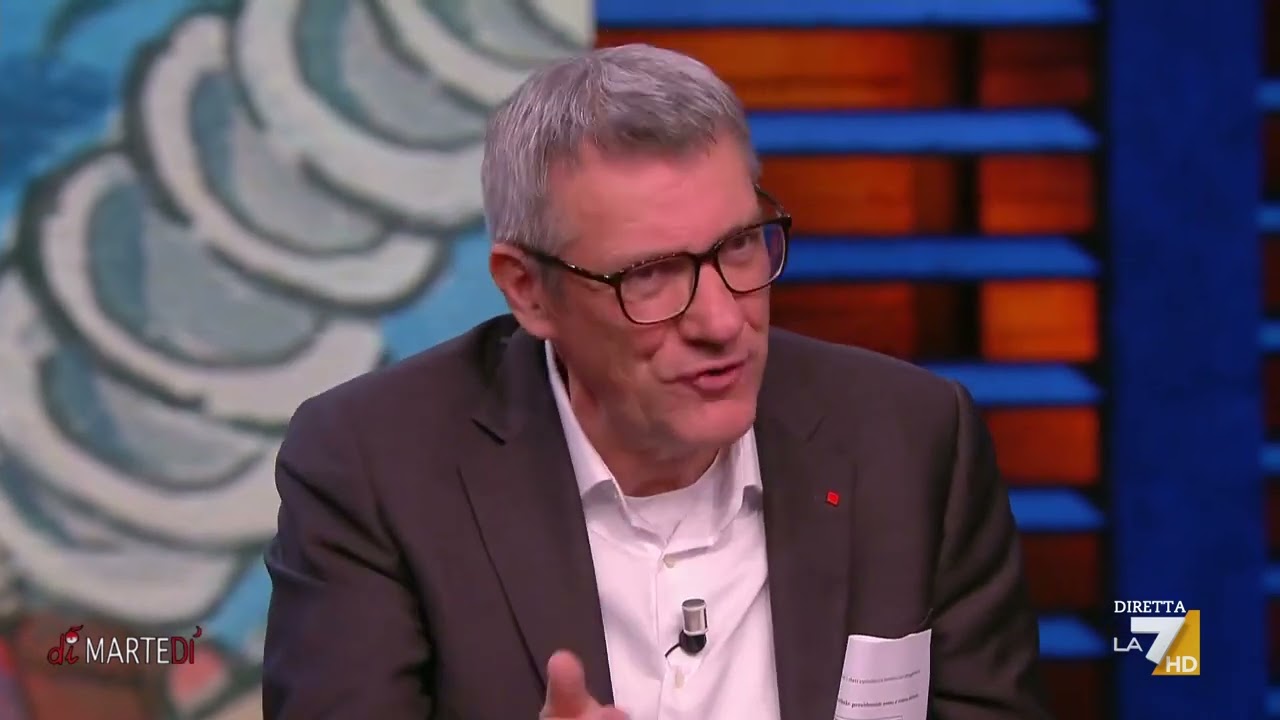 Sciopero di venerdì, Floris si alza e stringe la mano a Landini: "Io la ringrazio..."