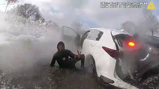Course-poursuite policière : chute dans la glace ! Une patrouille et un SUV s'écrasent dans un ru...