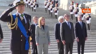 Giornata dell'Unità nazionale, La Russa e Meloni cantano l'Inno di Mameli all'Altare della Patria