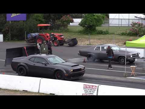 Drag racing. Old School Muscle Cars vs Dodge Demon.