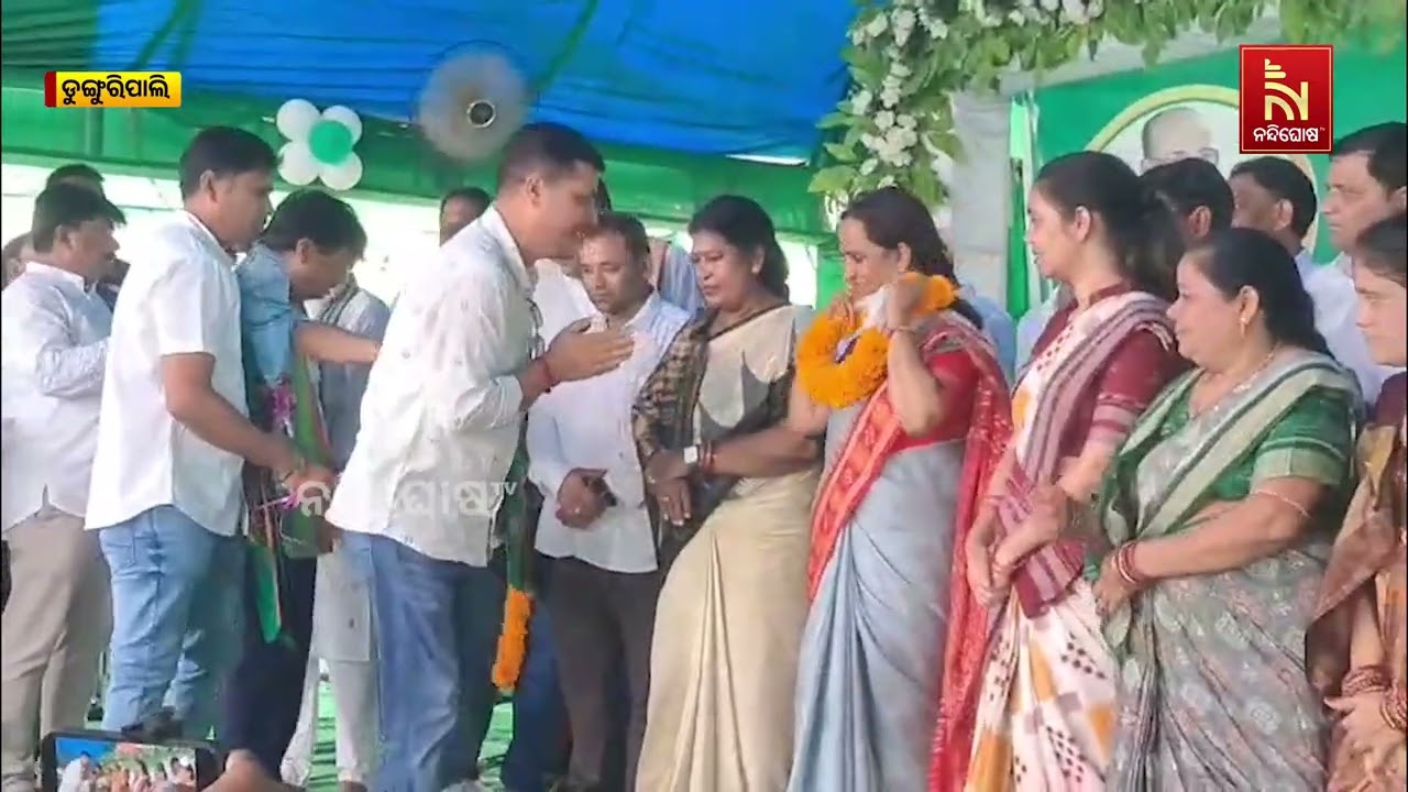 BJD’s Jana Sampark Padyatra in Dunguripali, Senior Leader Sujata Rout Karthikeyan Joins the Campaign
