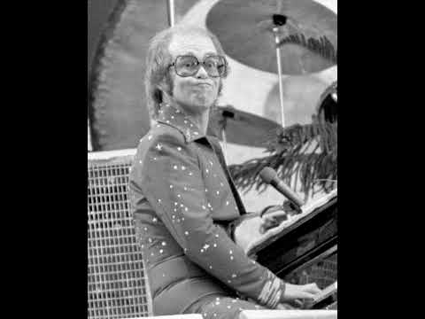 Elton John - Someone Saved My Life Tonight (Live In Seattle 10/17/1975)