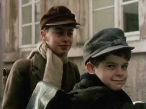 Blut + Ehre · Teil 1 · Uns’re Fahne flattert uns voran