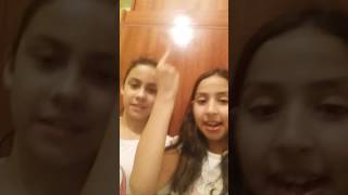 Cata y Alma se trasportan de un lugar a otro