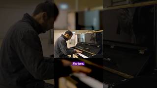 Homeless man in Portugal plays Piano