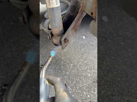 Honda Fit Rear Strut Replacement #mechanic #kyb #japan #japanese
