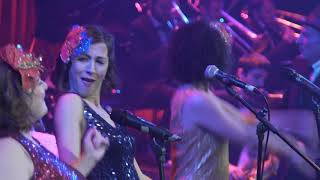 Santa Claus is coming to town