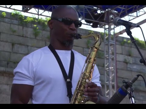 Karl Denson's Tiny Universe - Full Concert - 08/11/02 - Newport Jazz Festival (OFFICIAL)