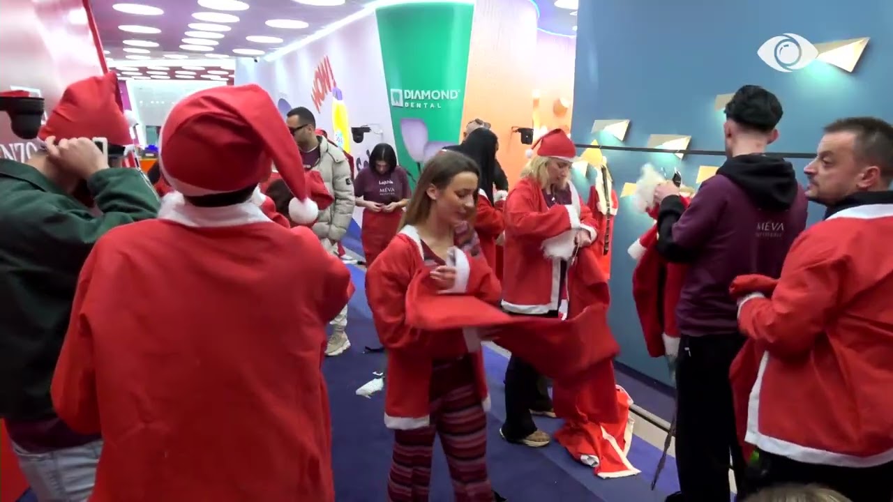 Banorët vrapojnë për të përmbushur sfidën, vishen si babagjysha dhe përqafohen