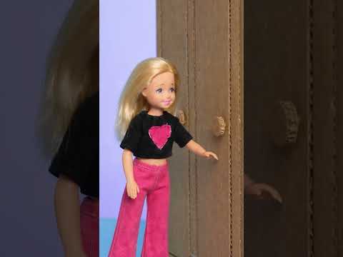 🚪😲 ใครอยู่หลังประตูกันนะ? บาร์บี้กำลังตามหาพ่อ! 👨 #shorts #เด็ก