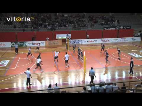 Vitória vence o campeão nacional