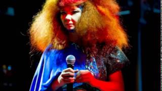 Björk-Where Is The Line? Biophilia Live.