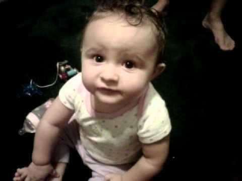 Guillermina comiendo Helado-Ago 19