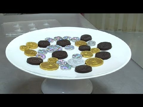 How to Make Hanukkah Chocolate Gelts : Chocolate Treats