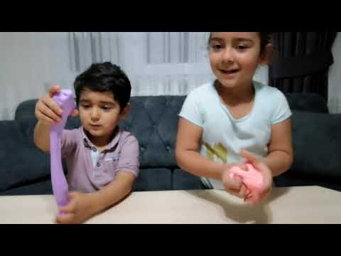 Elifsu ve Ertuğrul slime oynuyor