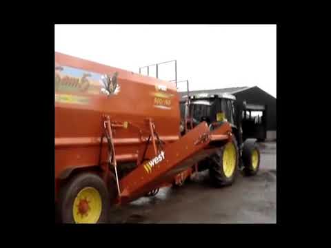 Harry West Seko Bio chopping mixer wagon for green waste