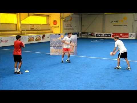 Fussballtraining:Techniktraining in Kleingruppen (Automatismen:extrem viele Wiederholungen)