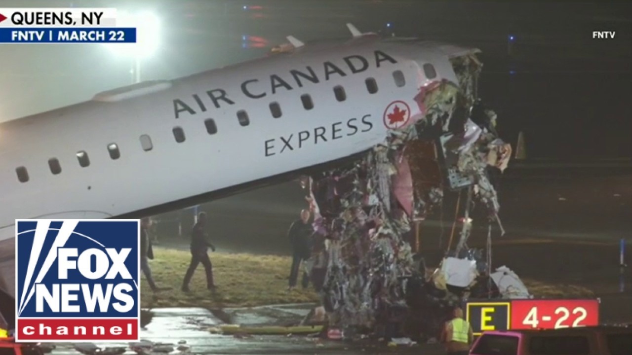 Air traffic controllers LEFT EARLY before deadly crash, report reveals