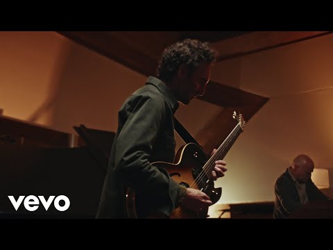 Julian Lage – Night Shade ft. John Medeski, Jorge Roeder, Kenny Wollesen