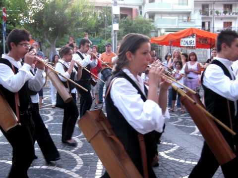 Festival delle Launeddas 2009 - Orchestra Popolare Sarda - Processione (Video 2)