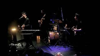 Music video thumbnail preview for ZAZEN BOYS - 感覚的にNG (Recorded At AOBADAI STUDIO) 2005 by ZAZEN BOYS