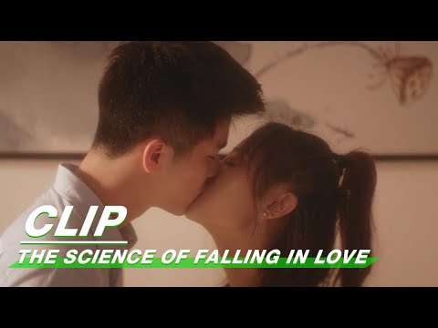 Yuhe and Chengcheng Kiss in the Dark | The Science of Falling in Love EP21 | 理科生坠入情网 | iQIYI