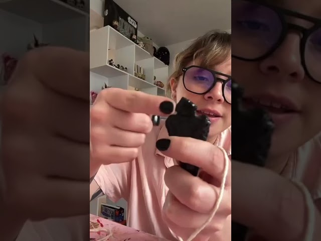 Vídeo relacionado con WIRZUL Collar de obsidiana natural para hombre y mujer, colgante de piedra protectora unisex ajustable, un regalo significativo para él/ella.