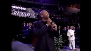Donnie McClurkin sings WHEN JESUS COMES