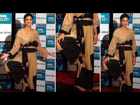 Shilpa Shetty SHOWS Her Yoga Skills Live At Sony BBC Earth 1st Anniversary Event