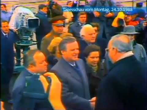 Arrival Ceremony of Chancellor of West Germany visit USSR at Moscow in October 24, 1988.
