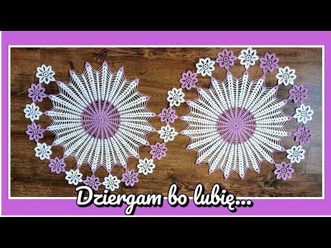 Bieżnik , serwetka z kwiatuszkami na szydełku.