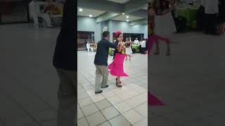 bailando cumbia Luciano y Maricela en Oaxaca