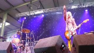 The Lovely Eggs - I Just Want Someone To Fall In Love With (live at Indietracks 2016)