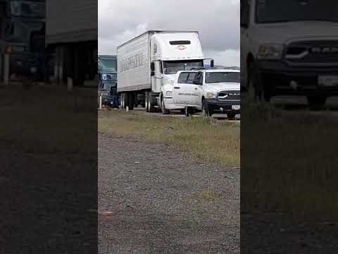 Denuncian “ponchallantas” en la autopista Tijuana-Mexicali a la altura de El Hongo