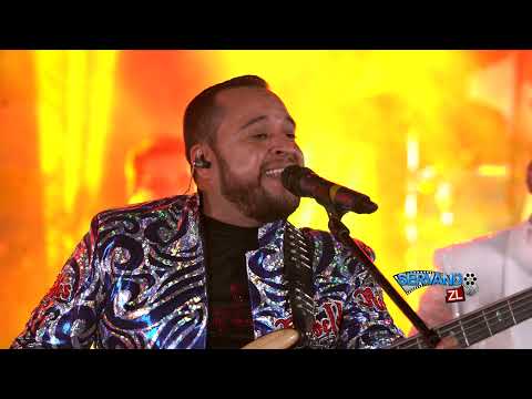 Los Nuevos Rebeldes Ft. Banda Punto Medio - Luto En Cielo (En Vivo 2021)