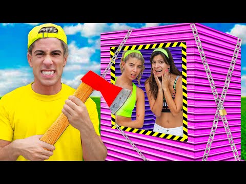 ATRAPO A LAS CHICAS EN UNA CAJA INDESTRUCTIBLE !!!